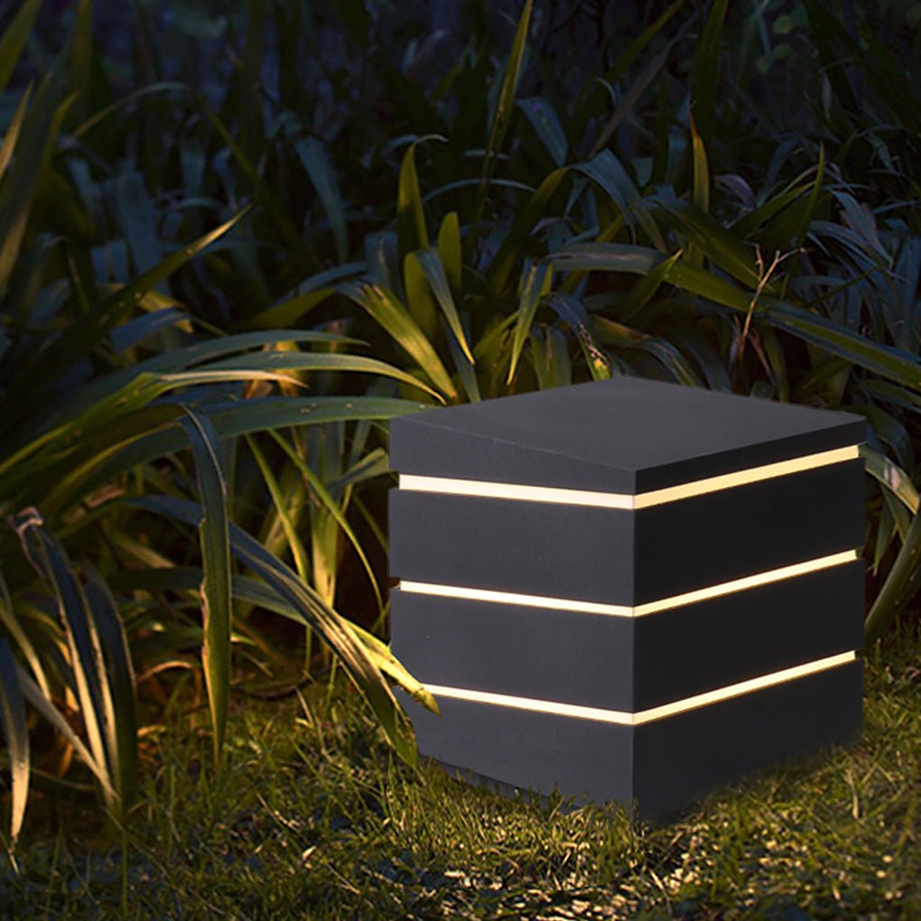 Modern Elegant Square Outdoor LED Light with Linear Lampshade