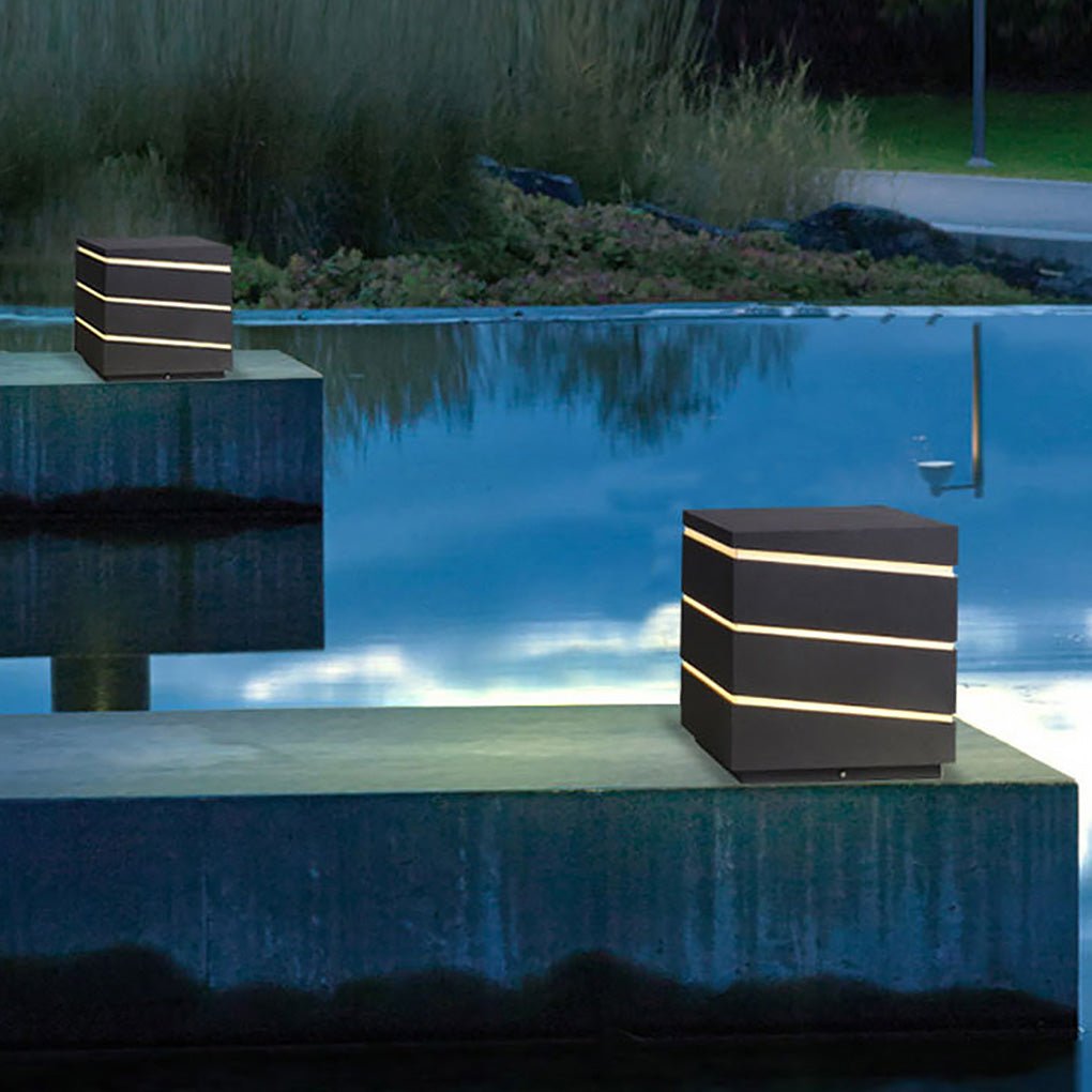 Modern Elegant Square Outdoor LED Light with Linear Lampshade