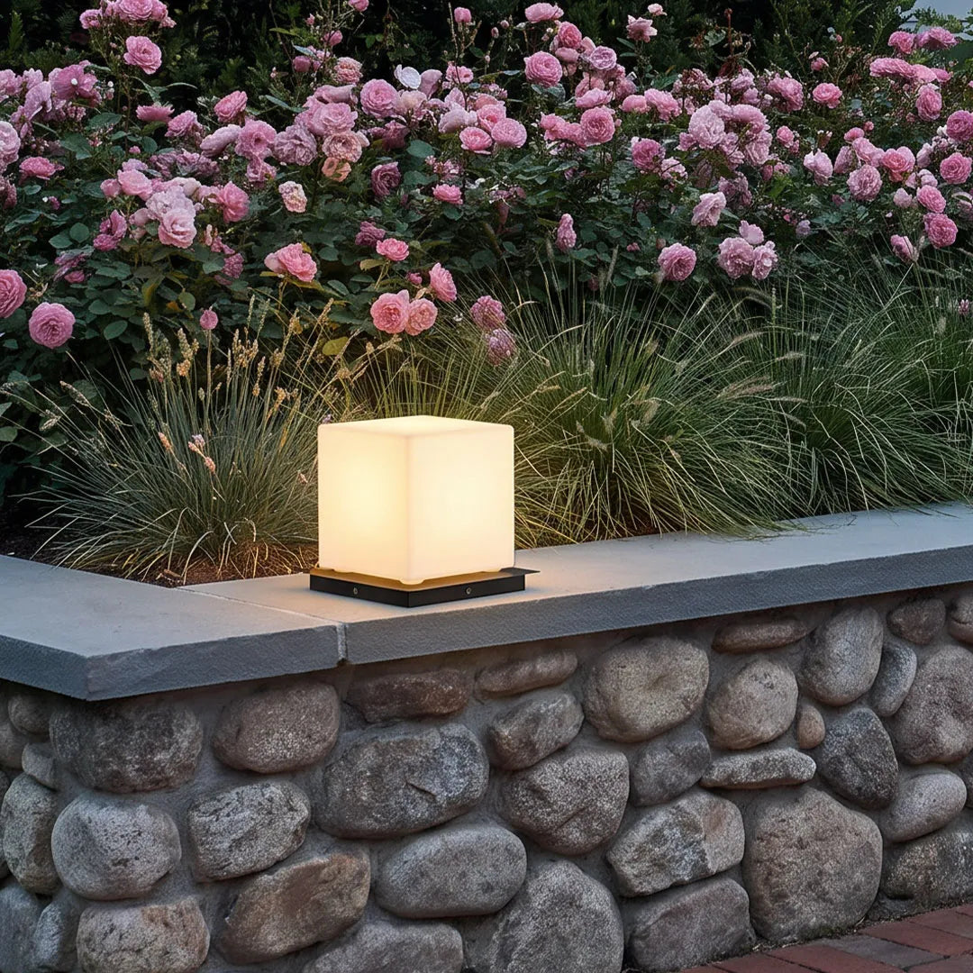 Waterproof Modern Outdoor Pillar Lights with PE Lampshade